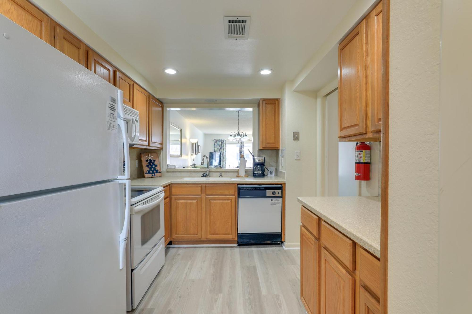 Central Cocoa Beach Condo With View, Steps To Beach! Exterior photo