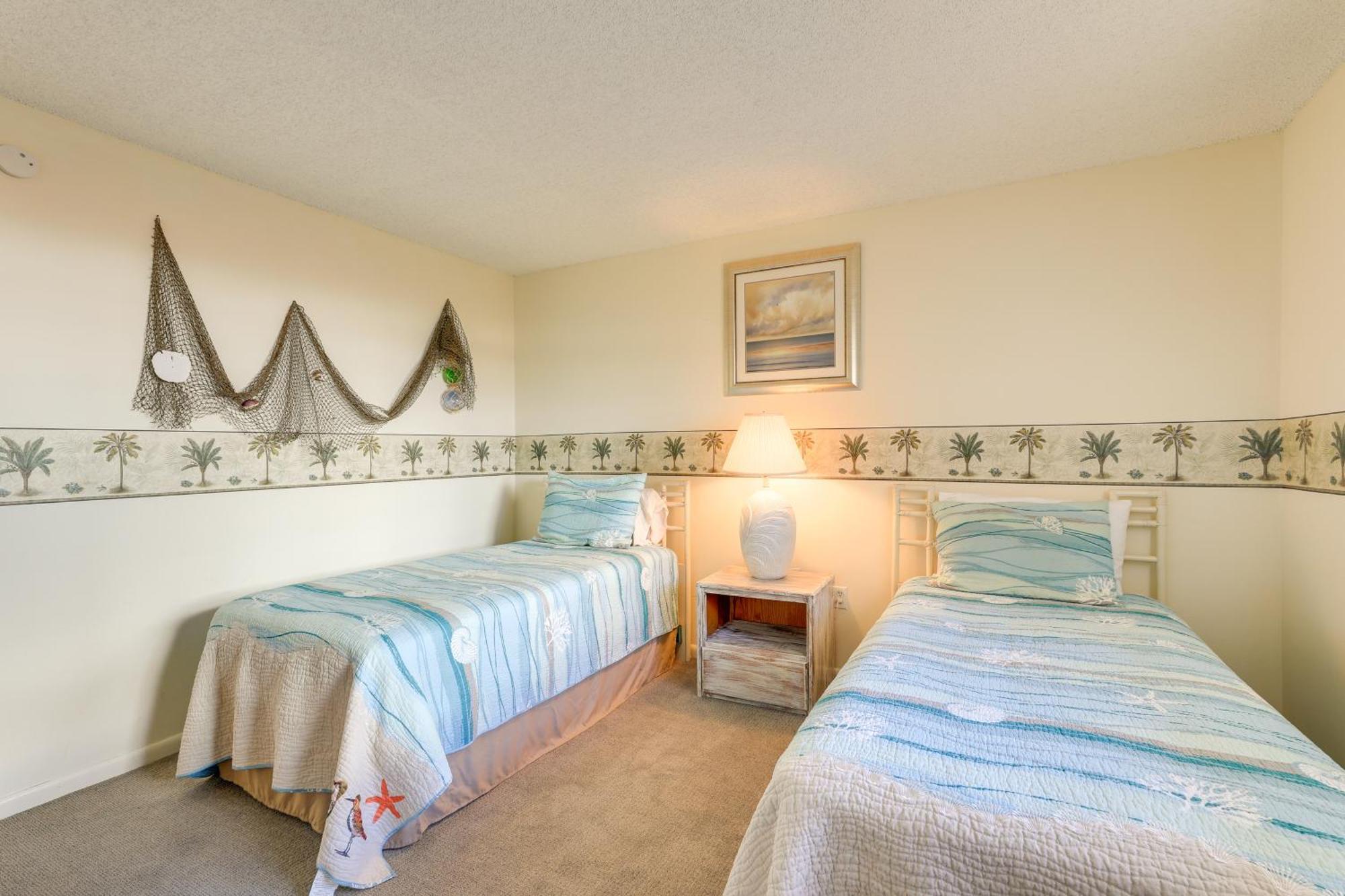 Central Cocoa Beach Condo With View, Steps To Beach! Exterior photo