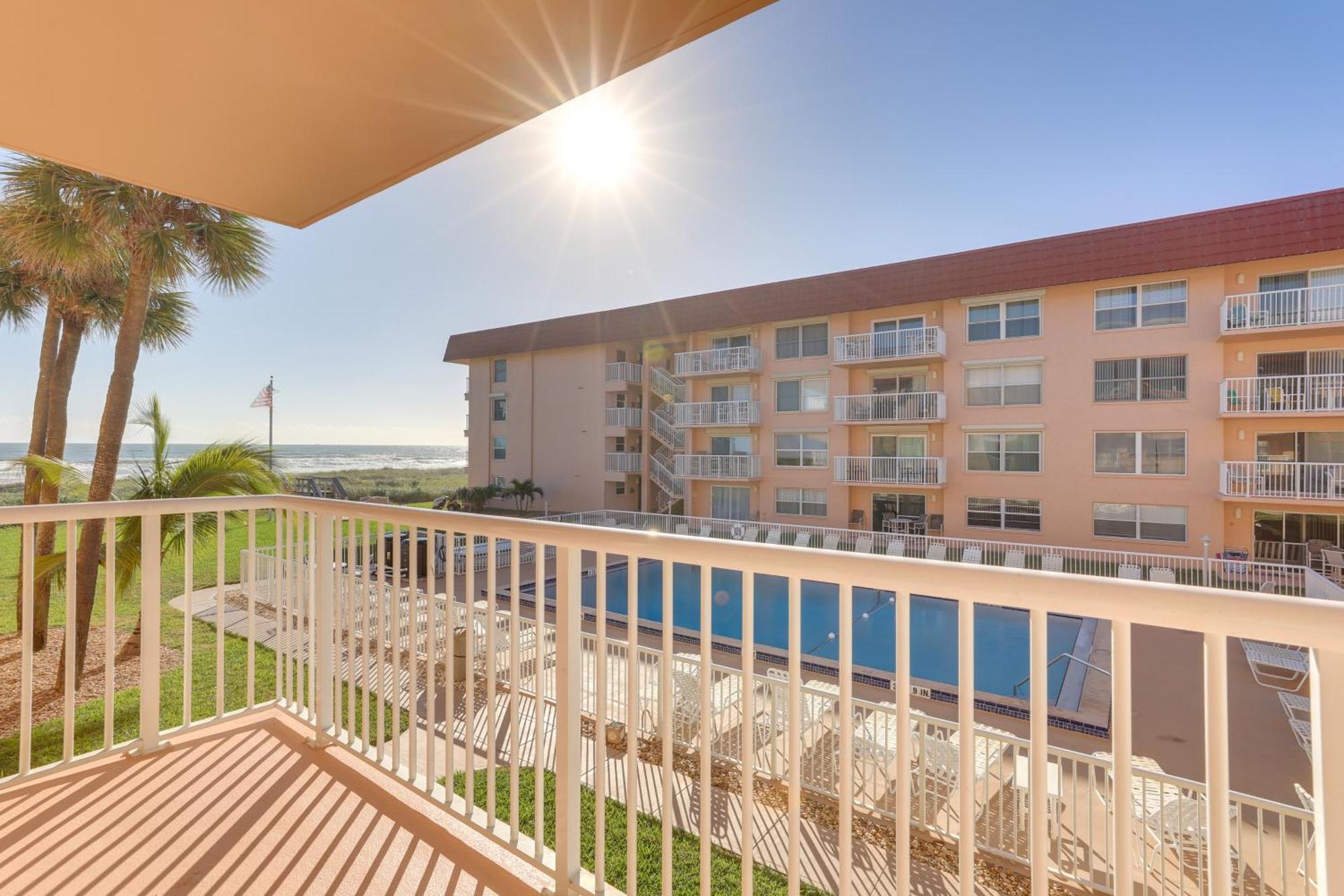 Central Cocoa Beach Condo With View, Steps To Beach! Exterior photo